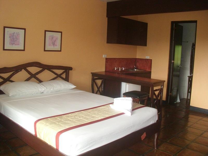 Hôtel Graceland Estates And Country Club à Lucena Extérieur photo
